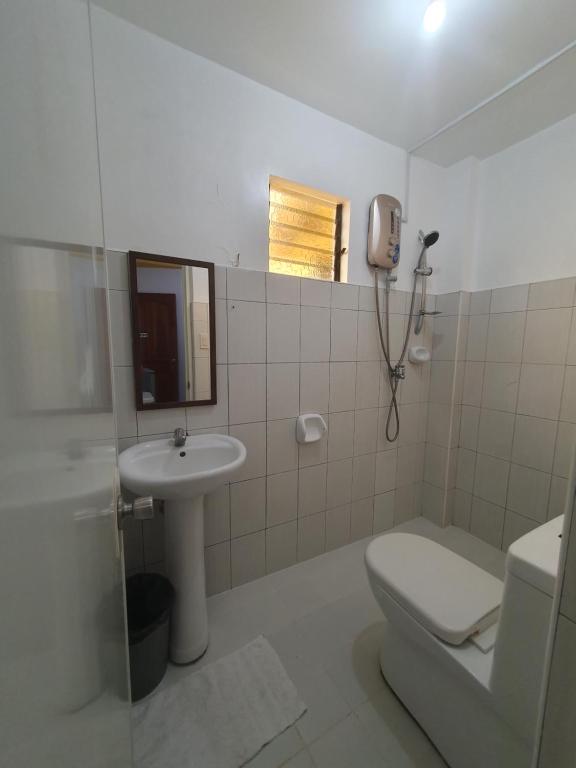 Moalboal Tropics - 6-Bed Mixed Dormitory Room