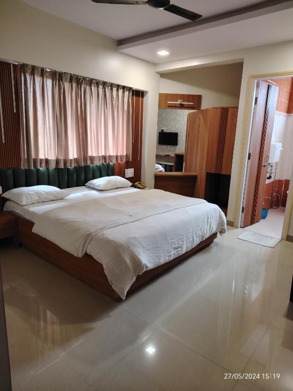 Postel nebo postele na pokoji v ubytování Hotel Vaishali