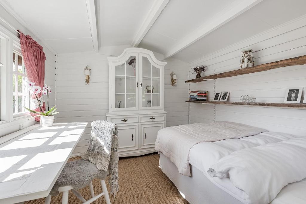 Postel nebo postele na pokoji v ubytování Swedish Idyll
