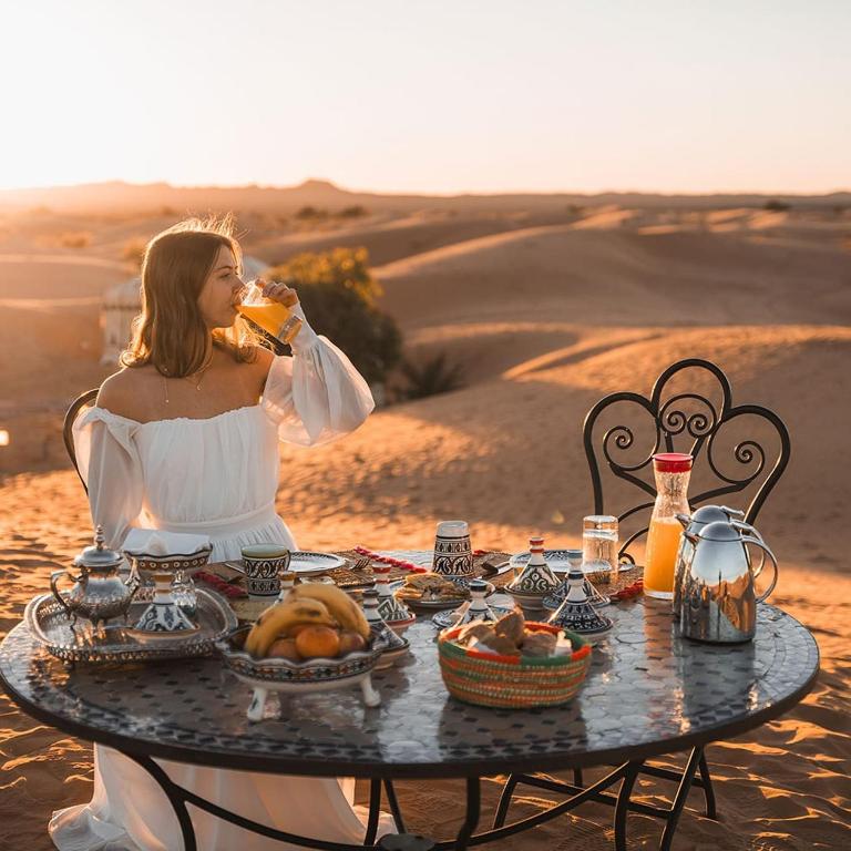 Nápoje v ubytování Sahara Family Luxury Camp