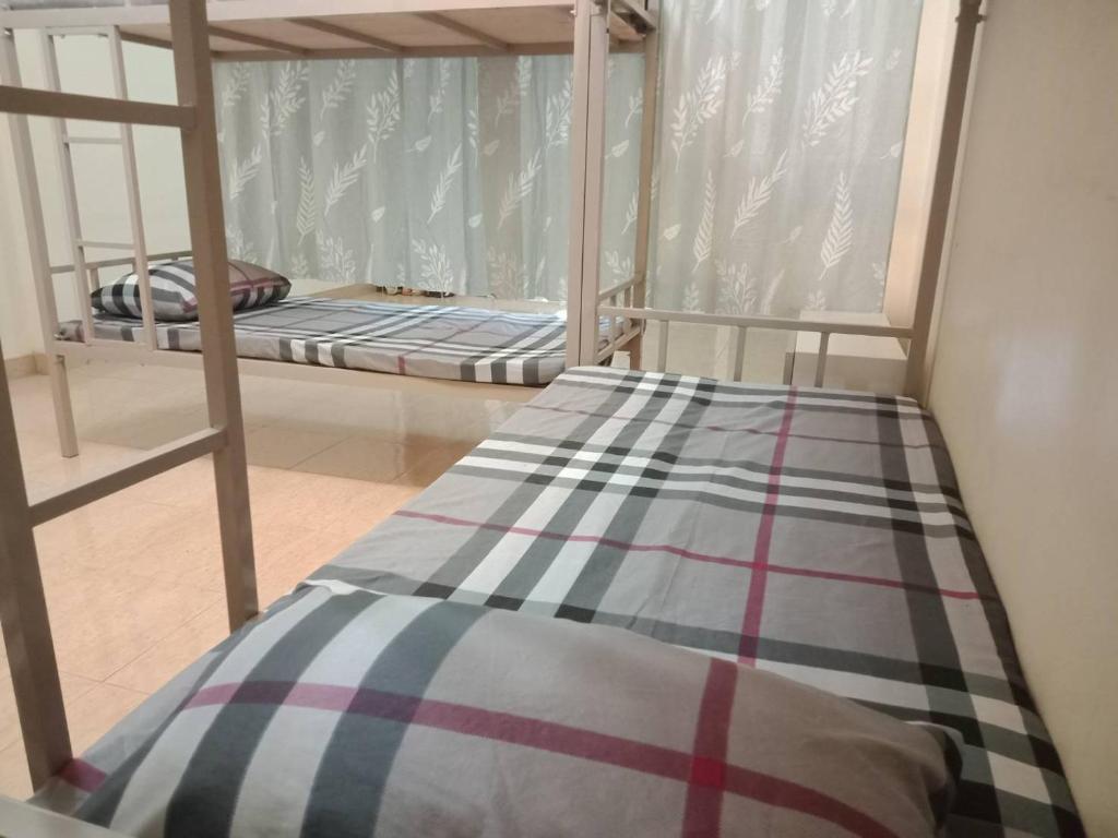a bedroom with two bunk beds in a room at มังกรเลโฮสเทล Mangkonlay Hostel in Ban Khlong Pak