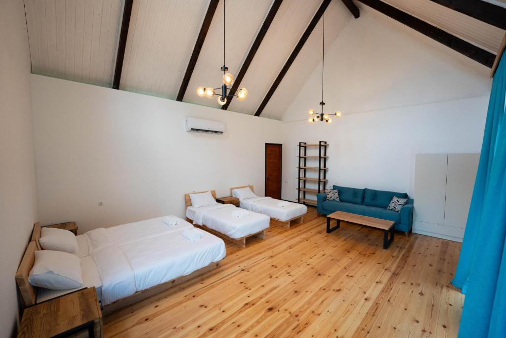 Postel nebo postele na pokoji v ubytování Vagabond - Cozy Guesthouse in Lagodekhi