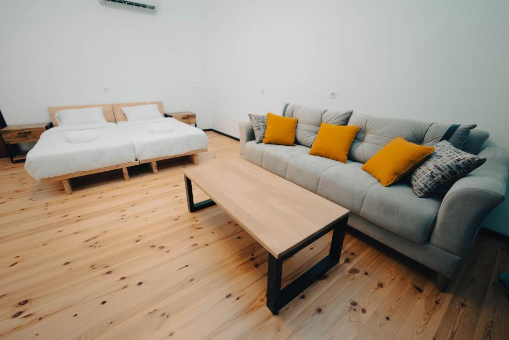 Posezení v ubytování Vagabond - Cozy Guesthouse in Lagodekhi