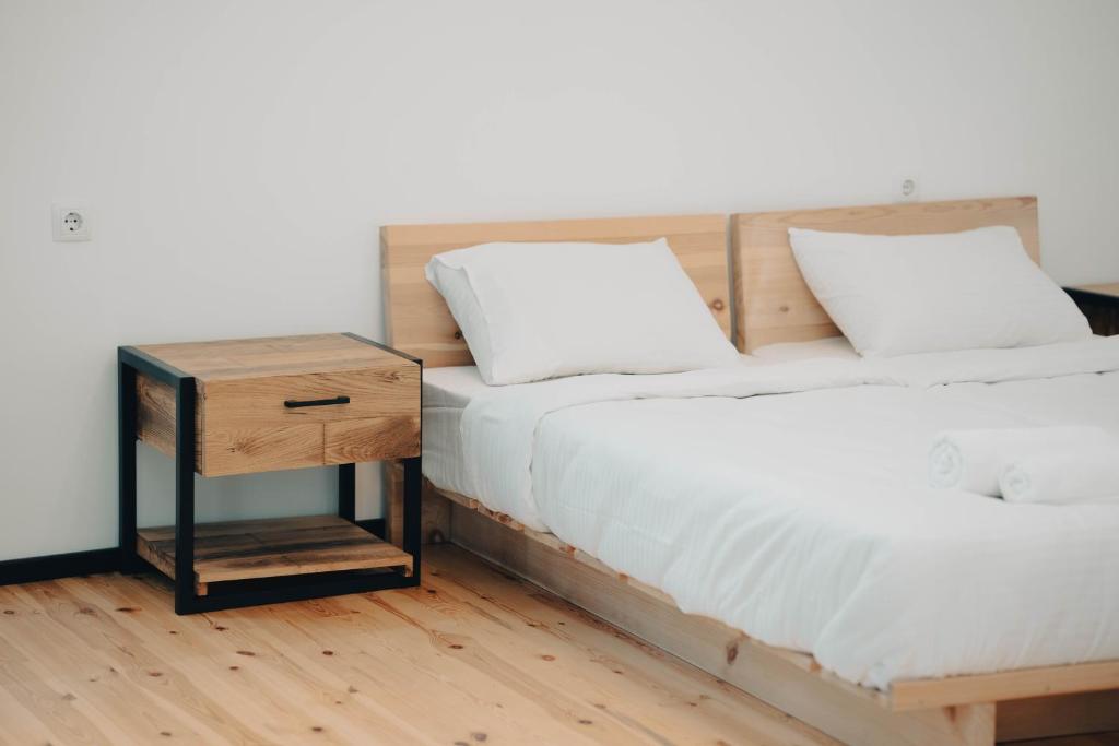 Postel nebo postele na pokoji v ubytování Vagabond - Cozy Guesthouse in Lagodekhi