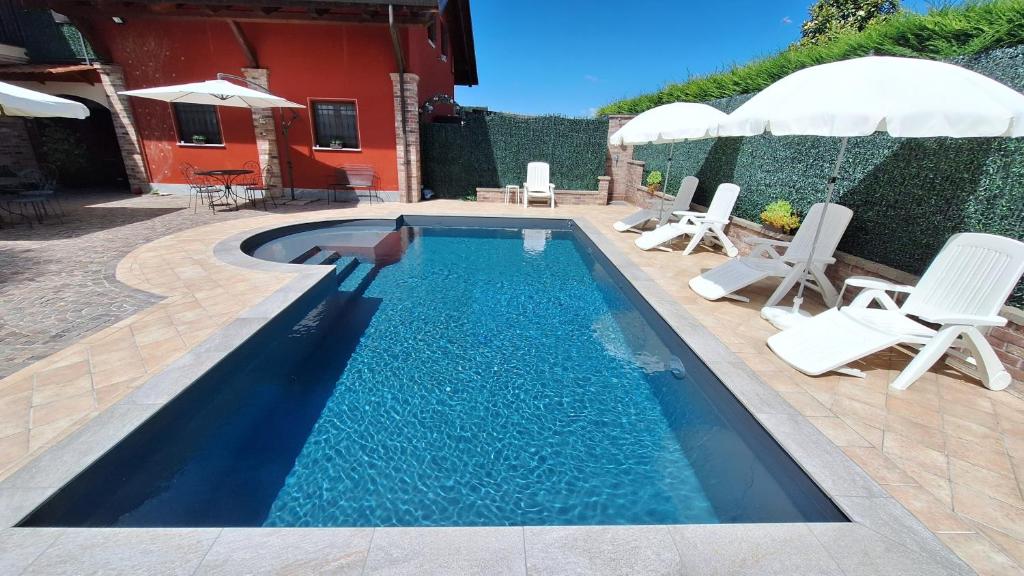 Bazén v ubytování GIRASOLE Wellness e Relax nebo v jeho okolí