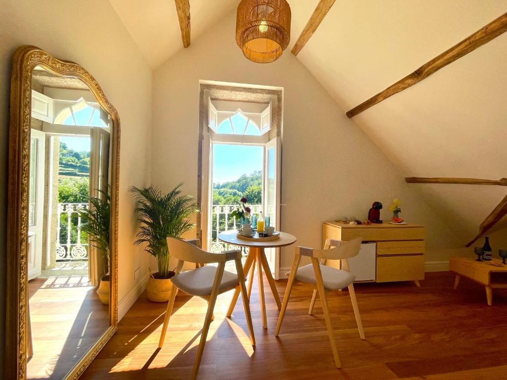 Villa Boutique 1880-Romantic Historic Boutique Hotel with Outdoor Jacuzzi - Suite King Con Balcón