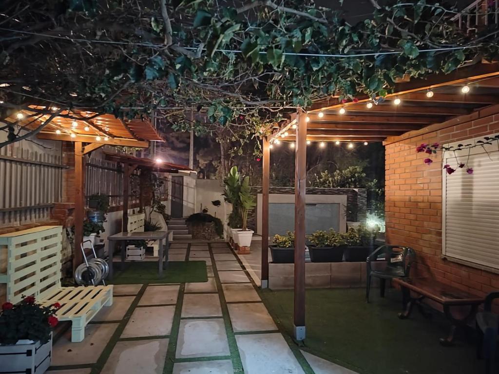 Κήπος έξω από το Vila Peña Private Apartment with Shared Pool & Gardens