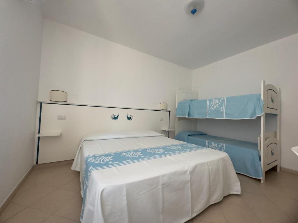 Een bed of bedden in een kamer bij Garden Hotel Alghero