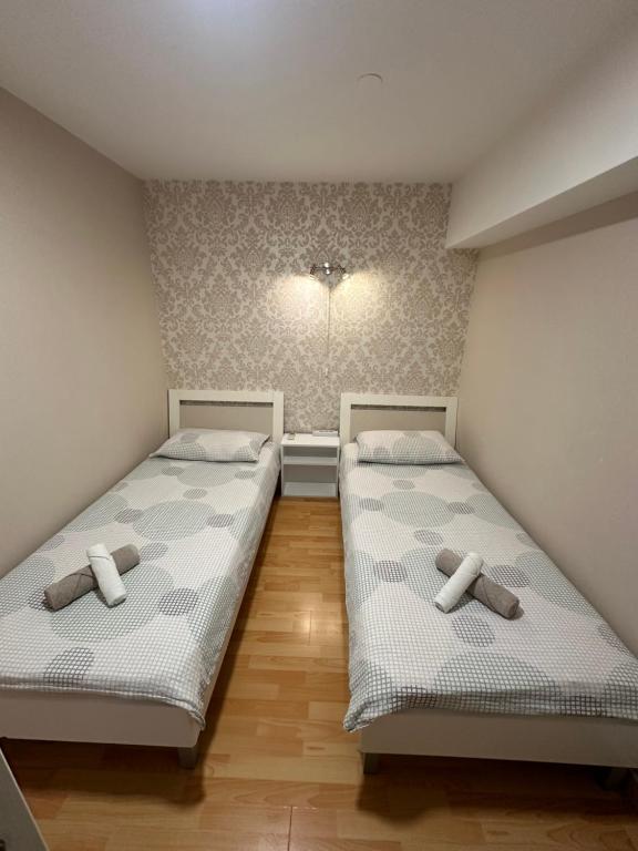 Postel nebo postele na pokoji v ubytování Granada Rooms
