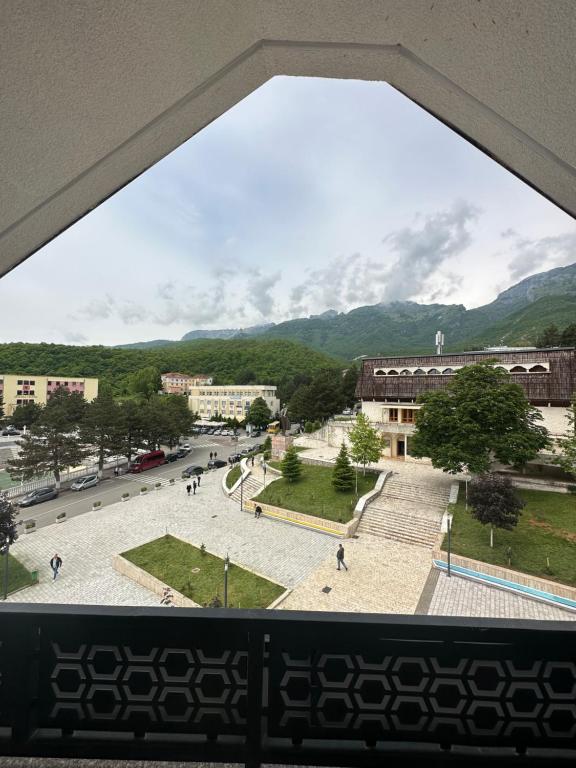 Nespecifikovaný výhled na hory nebo výhled na hory při pohledu z hotelu