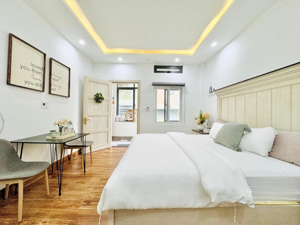 Postel nebo postele na pokoji v ubytování Cloudy Homestay Hoi An