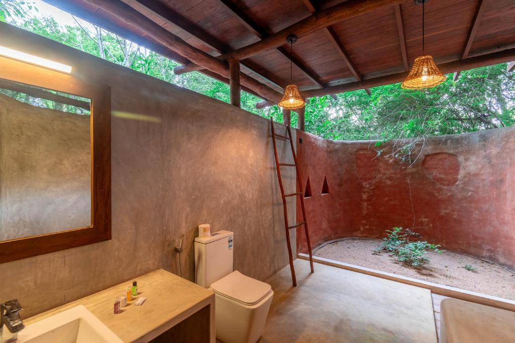 Koupelna v ubytování Kaala Kalaththewa Luxury Eco Resort