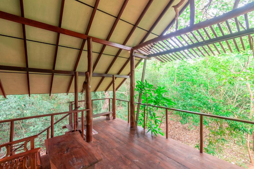 Balkón nebo terasa v ubytování Kaala Kalaththewa Luxury Eco Resort