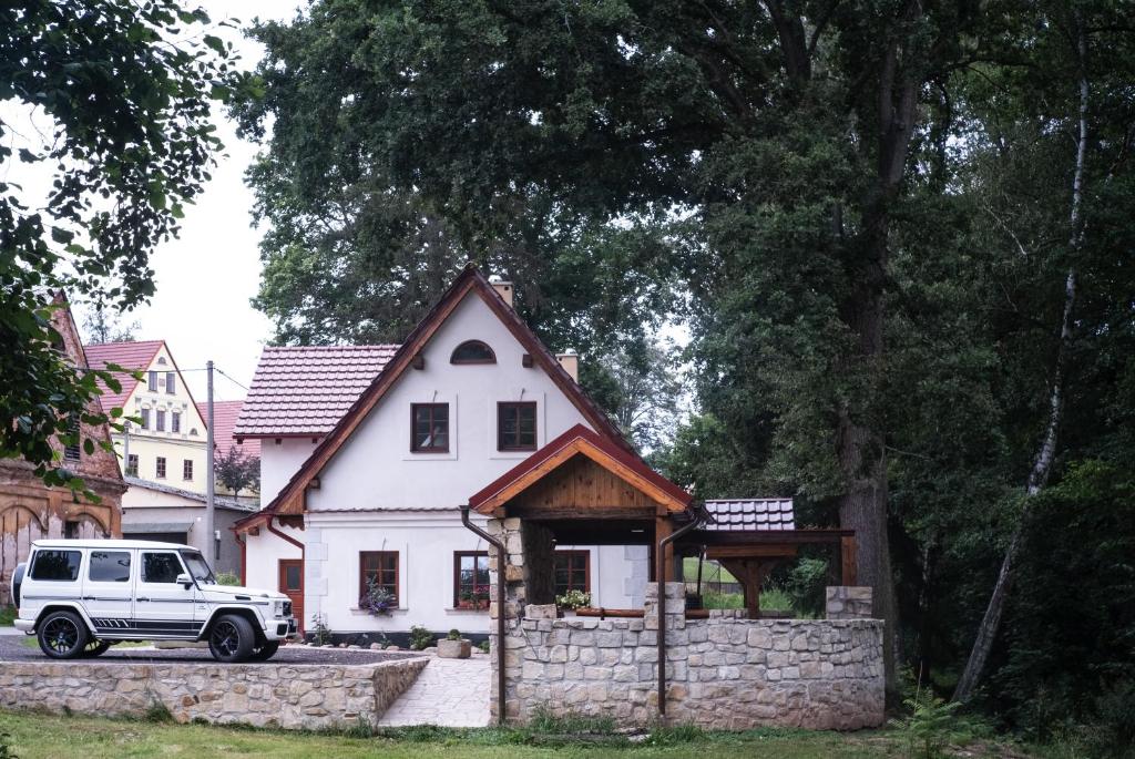 a white truck parked in front of a house at Ubytování pod Dubem in Broumov
