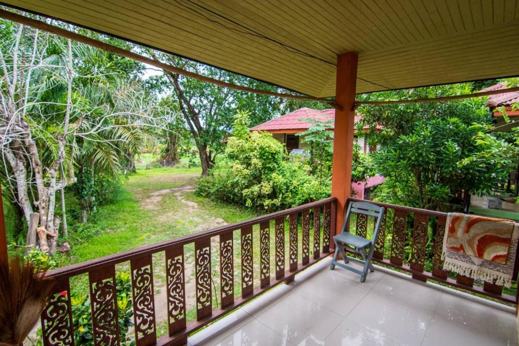 Zahrada ubytování RJJhouse Kohphangan