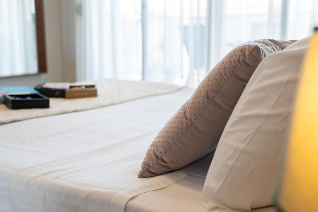 Postel nebo postele na pokoji v ubytování Vellum Luxury Living