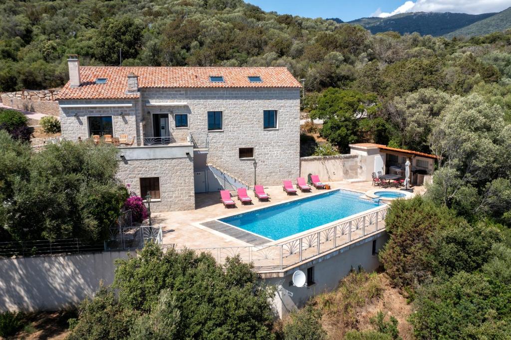 an external view of a house with a swimming pool at Résidence Capicciolo Villa A CIGALA in Olmeto