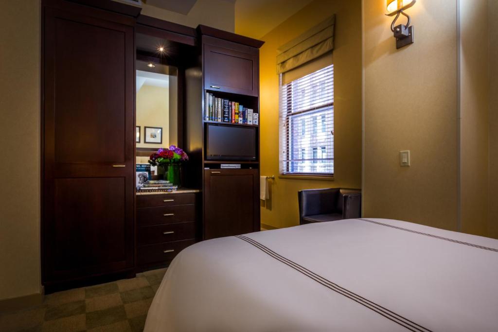 Library Hotel by Library Hotel Collection - Petite Room With One Full Bed