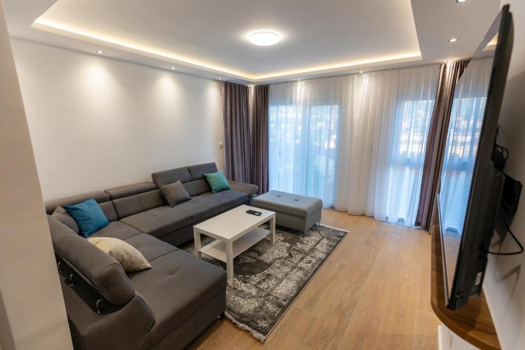 TV a/nebo společenská místnost v ubytování Apartmani Maira