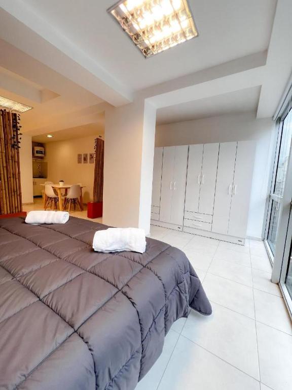 Postel nebo postele na pokoji v ubytování BORGES HOUSE APARTS Apartamentos con cochera a dos cuadras del Obelisco!