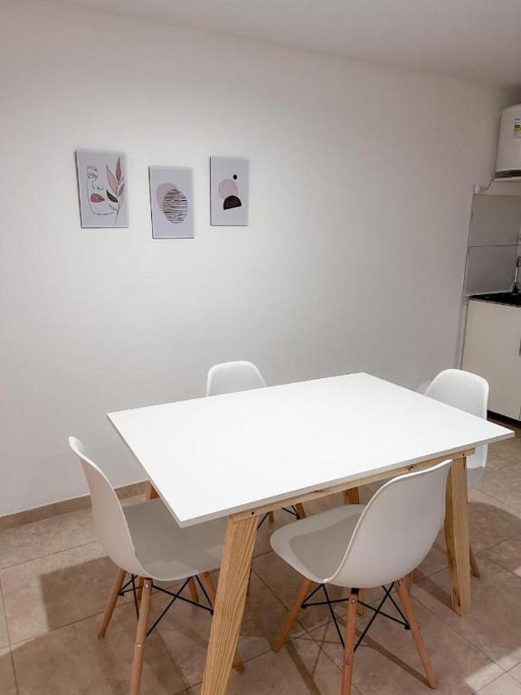 Kuchyň nebo kuchyňský kout v ubytování BORGES HOUSE APARTS Apartamentos con cochera a dos cuadras del Obelisco!