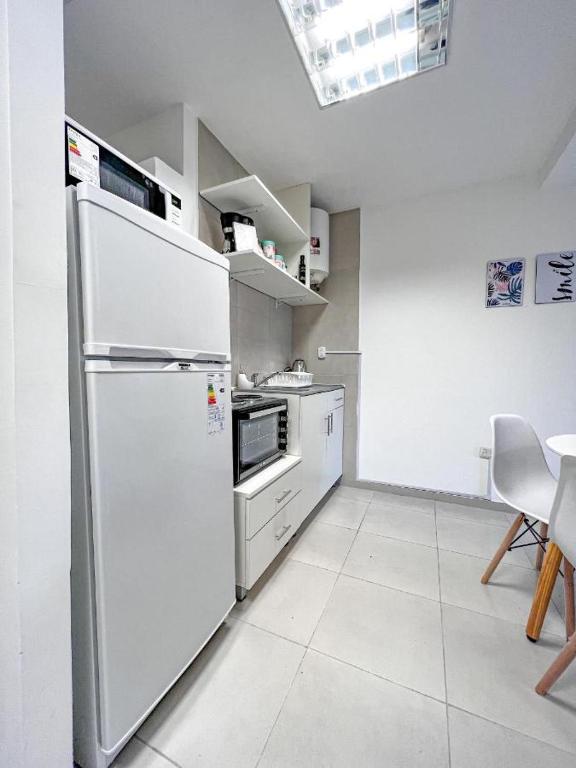 Kuchyň nebo kuchyňský kout v ubytování BORGES HOUSE APARTS Apartamentos con cochera a dos cuadras del Obelisco!