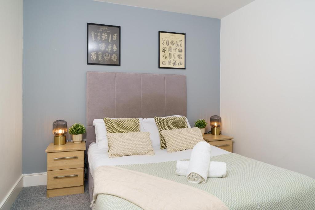 Postel nebo postele na pokoji v ubytování Modern 3 Bed 2 Bath Apartment Hyde Park
