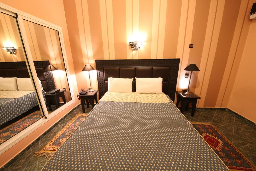 Postel nebo postele na pokoji v ubytování Hotel Akouas