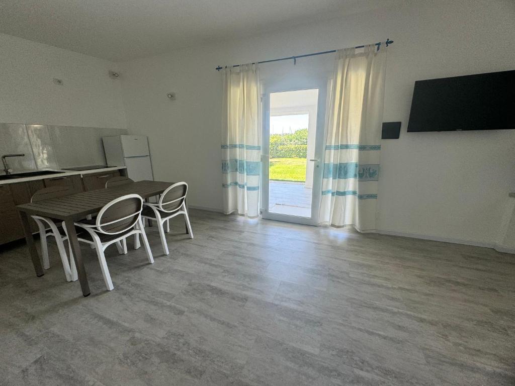 Een keuken of kitchenette bij Garden Hotel Alghero