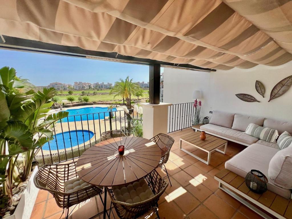 Bazén v ubytování Casa Hacienda Riquelme Golf Resort nebo v jeho okolí