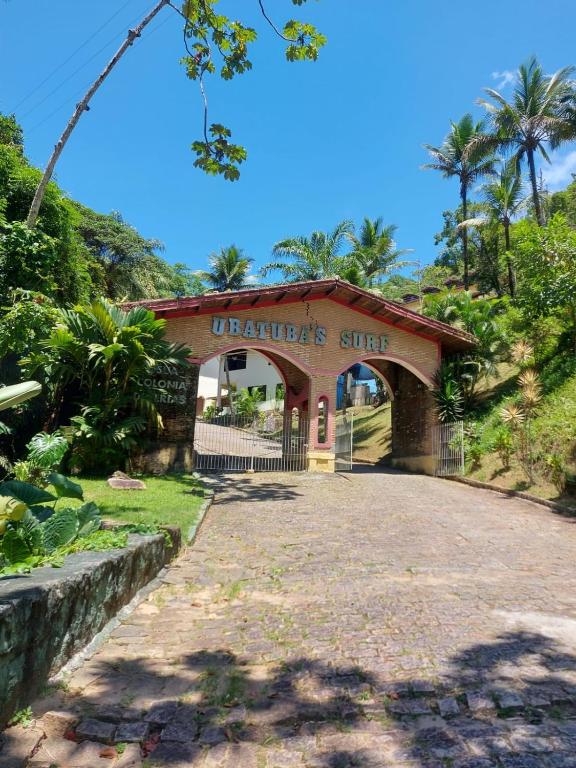 a building with a sign that reads turtles bite at Ubatuba's Surf hotel in Ubatuba