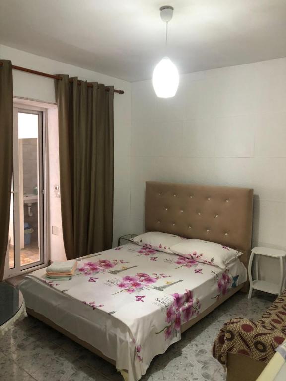 Letto o letti in una camera di Mona's guesthouse