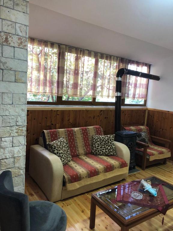 Area soggiorno di Mona's guesthouse