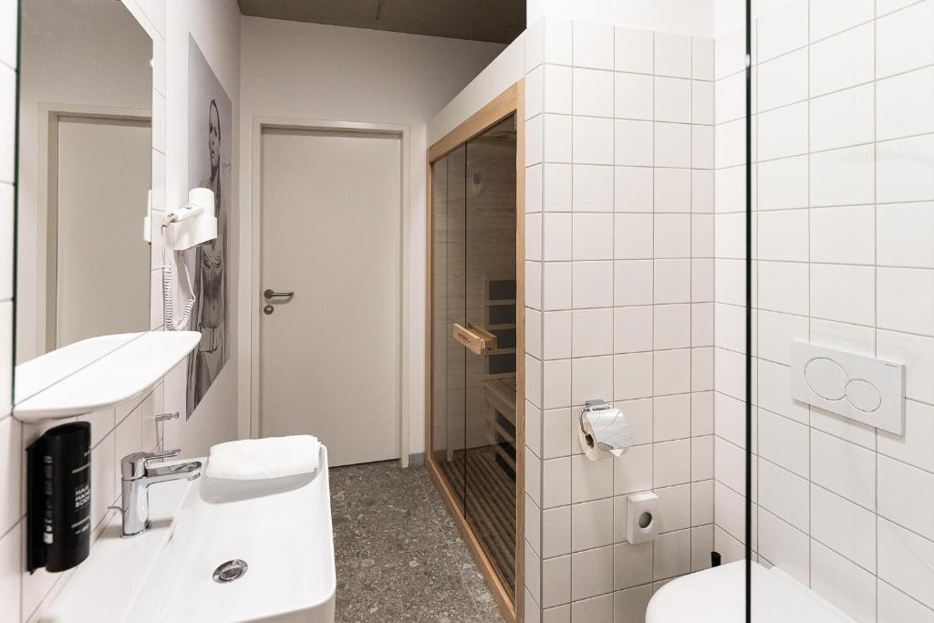 Koupelna v ubytování Motel Schlafraum Weng-Dein smartes Hotel-contactless check-In