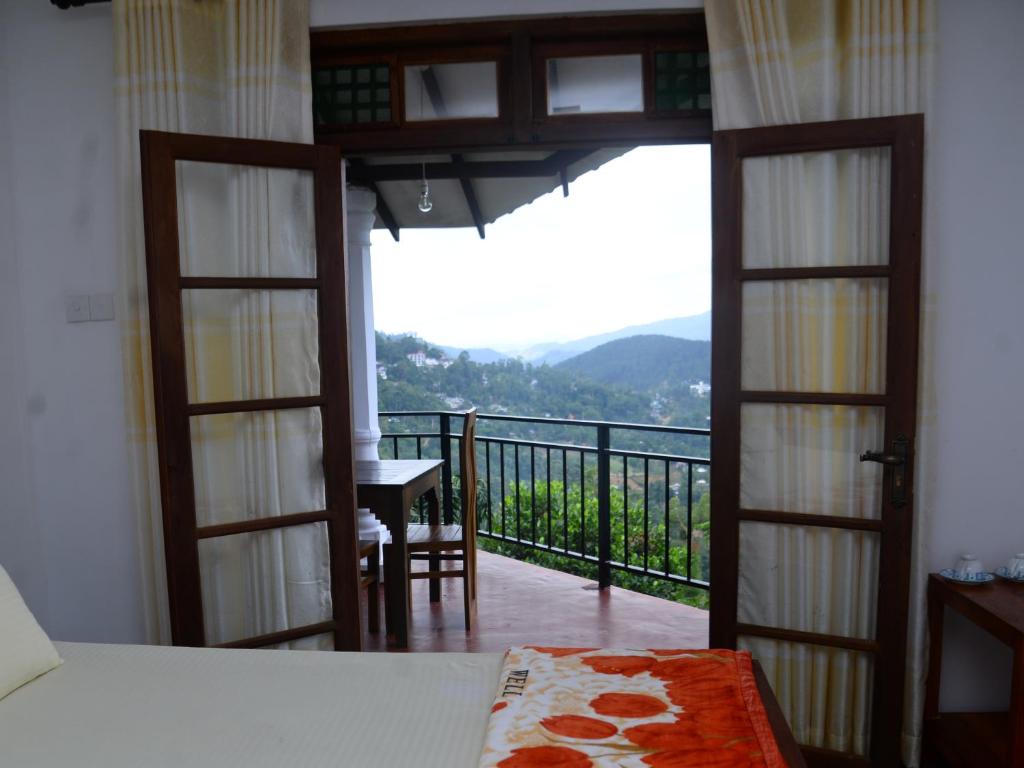 Nespecifikovaný výhled na hory nebo výhled na hory při pohledu z hotelu