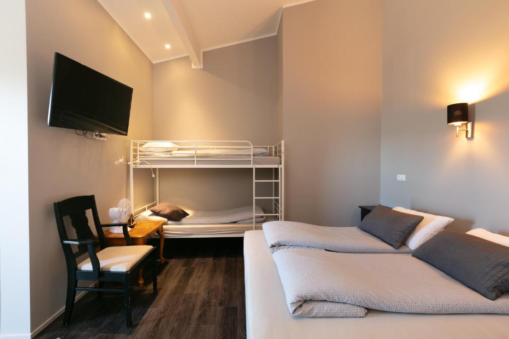 TV a/nebo společenská místnost v ubytování Karuna Guesthouse