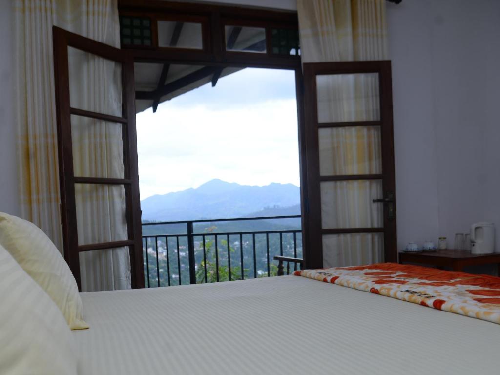 Nespecifikovaný výhled na hory nebo výhled na hory při pohledu z hotelu