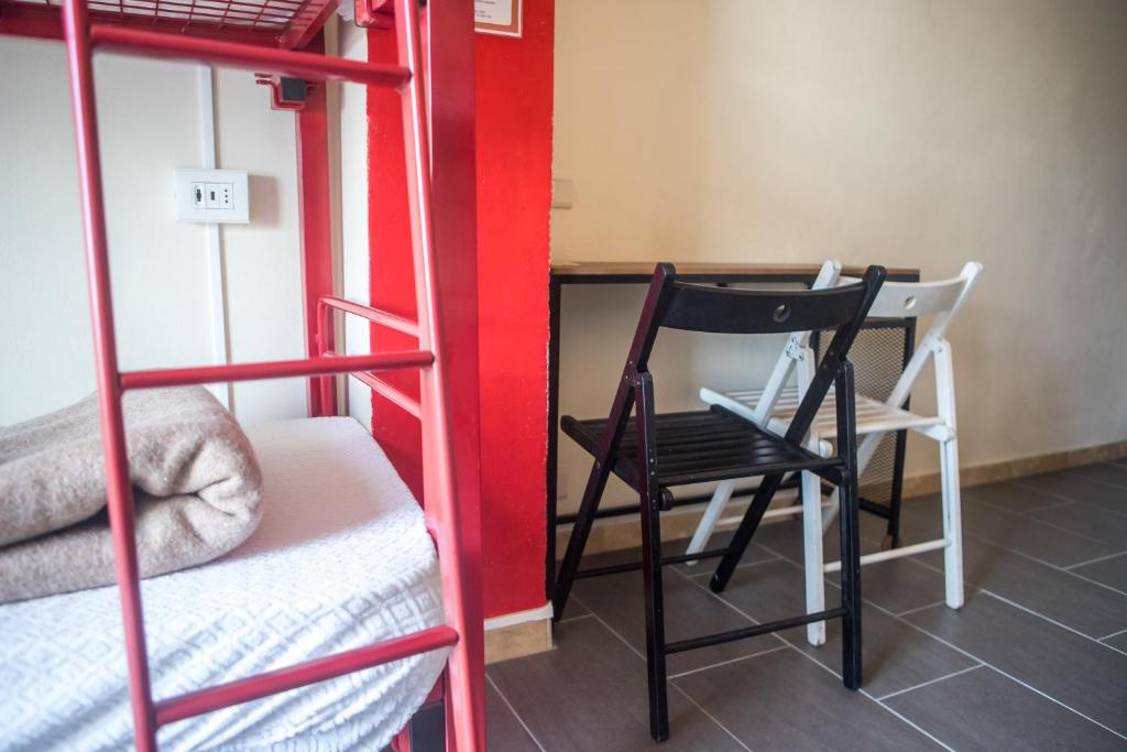 Lake Como Hostel - Bed In Een Gemengde Slaapzaal Met 6 Bedden