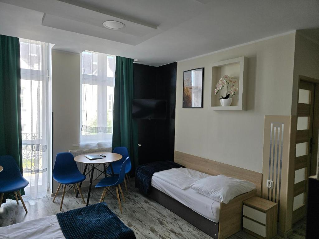 Eldom-NOCLEGI, Kolejowa 15 Wągrowiec - Appartement Met Balkon