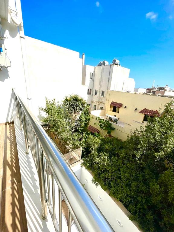 Balkón nebo terasa v ubytování OpenView Apartment Marsaxlokk