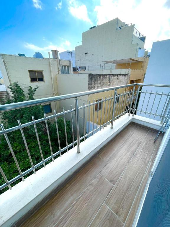 Balkón nebo terasa v ubytování OpenView Apartment Marsaxlokk