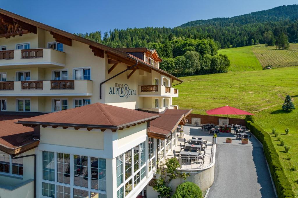 Nespecifikovaný výhled na hory nebo výhled na hory při pohledu z hotelu
