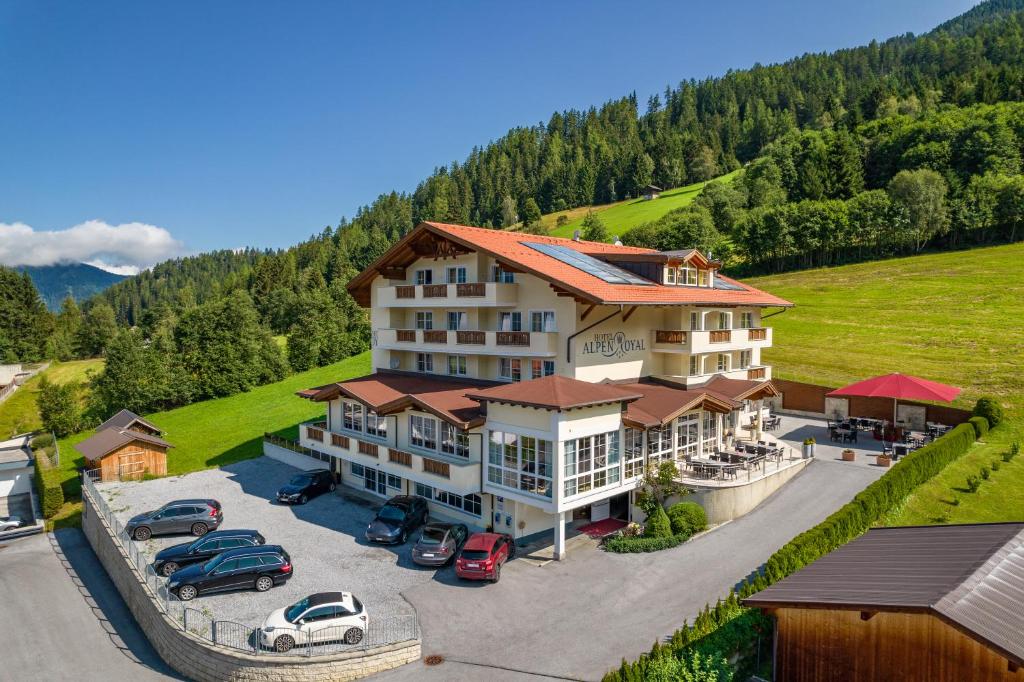 Nespecifikovaný výhled na hory nebo výhled na hory při pohledu z hotelu