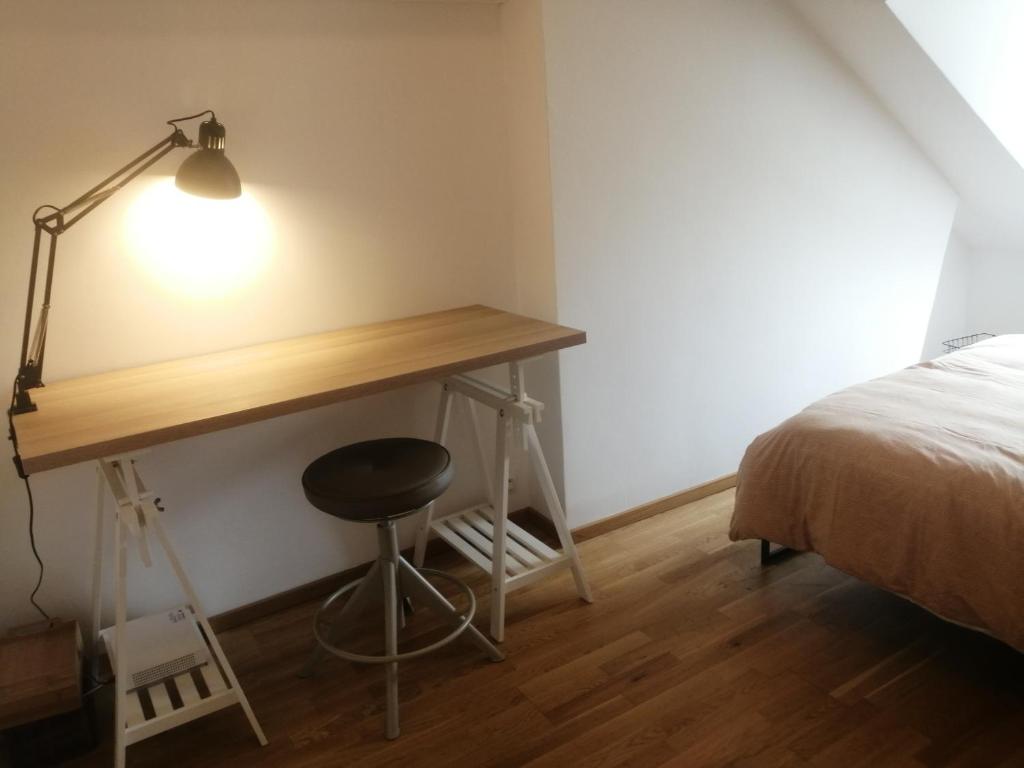 En eller flere senge i et værelse på Joli studio paisible proche stade de France