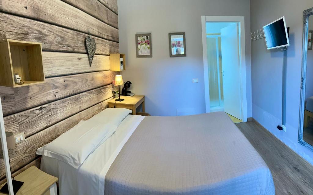 Telewizja i/lub zestaw kina domowego w obiekcie La Casa Di Campagna Sul Garda