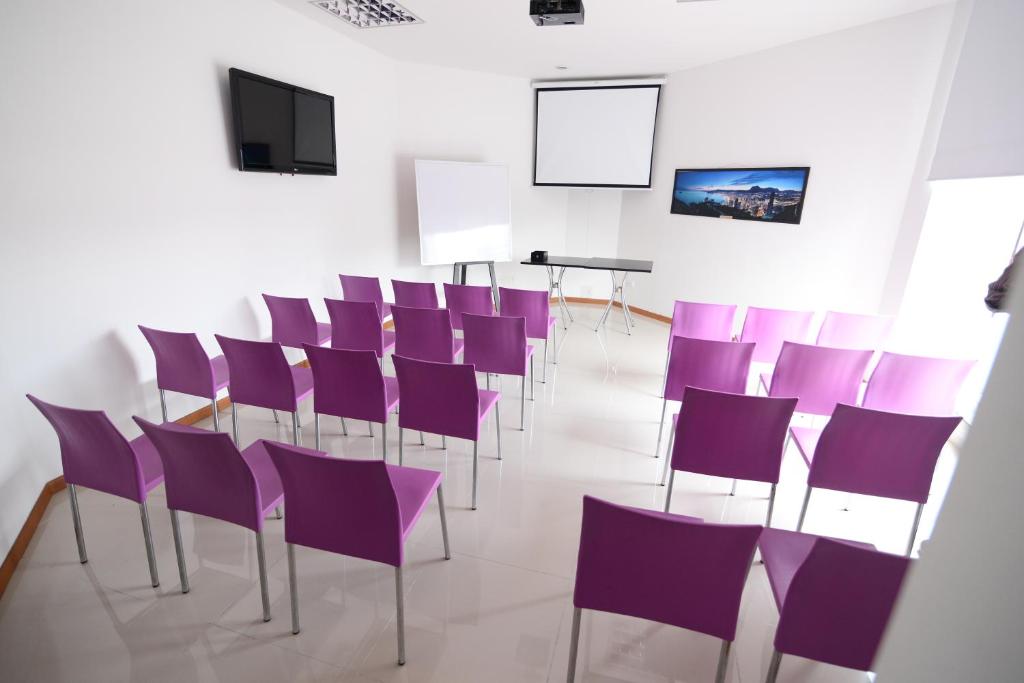 TV a/nebo společenská místnost v ubytování Benidorm Hotel