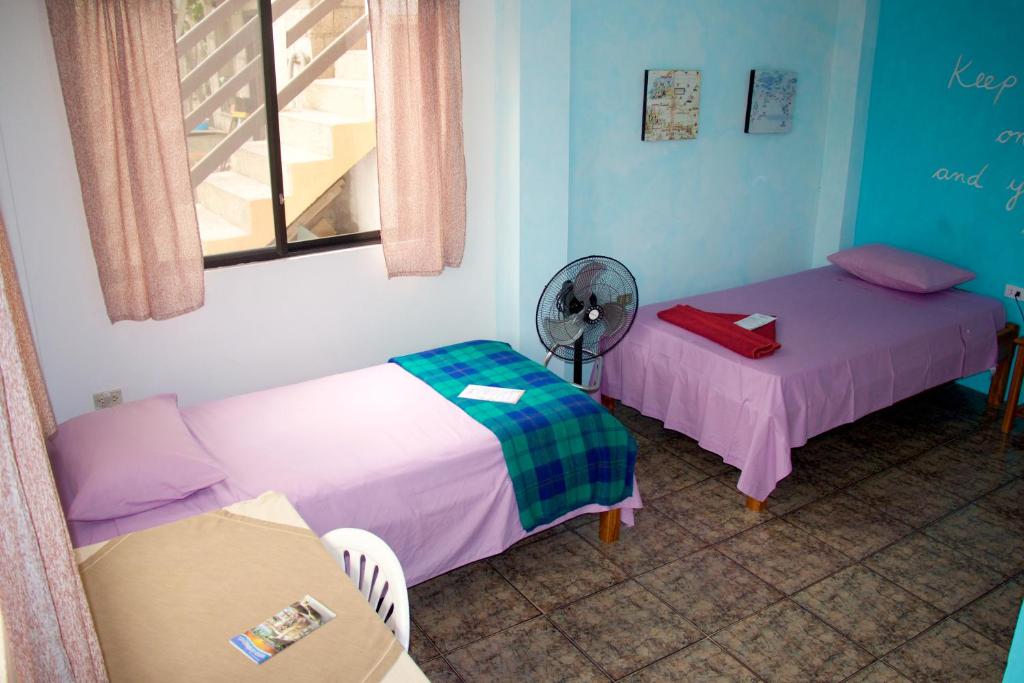 Postel nebo postele na pokoji v ubytování Hostal Suiza