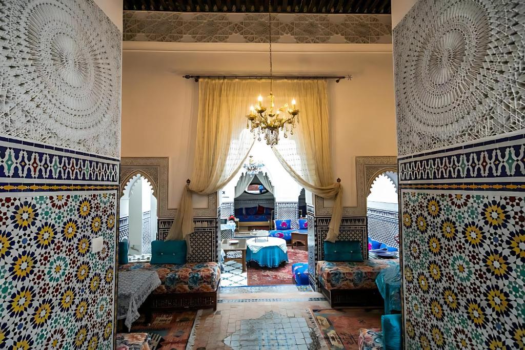 Posezení v ubytování Riad Mounana fez luxurious palace & spa