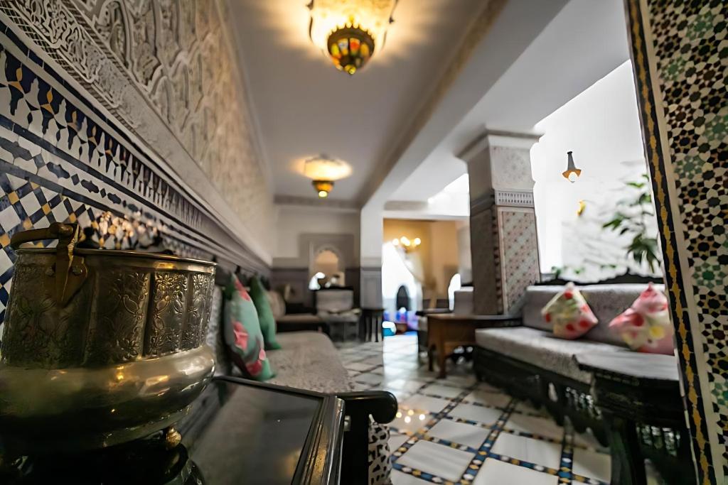 Posezení v ubytování Riad Mounana fez luxurious palace & spa