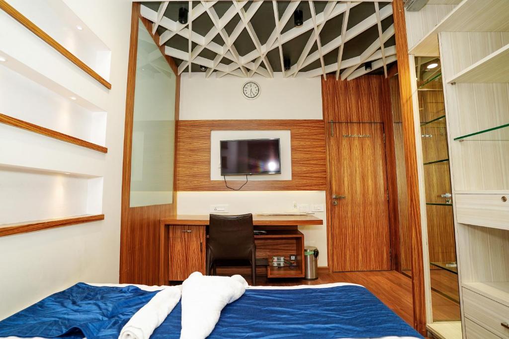 Postel nebo postele na pokoji v ubytování Zenith Homes - Powai Suites